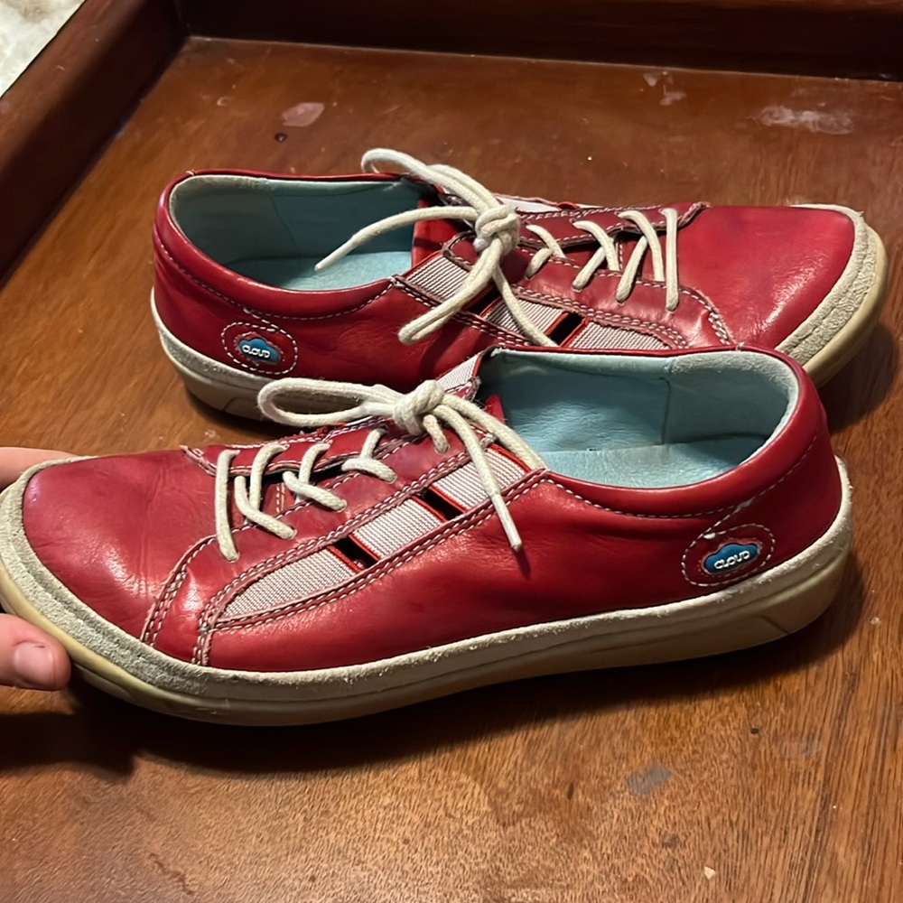 Vintage leather red cloud brand shoes